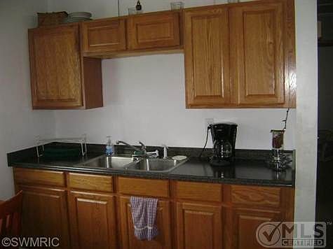 4th image of 132 Mosher Ave