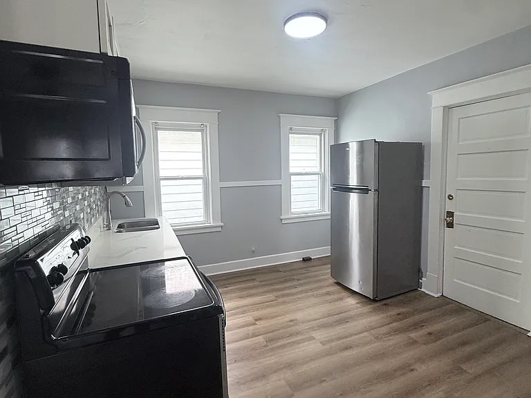 1060 Baker Ave #2 — Photo 9