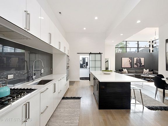 5th image of 622 N Ashland Ave #1