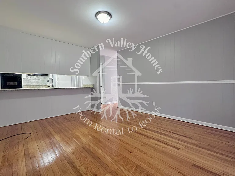 305 Sparta St — Photo 6