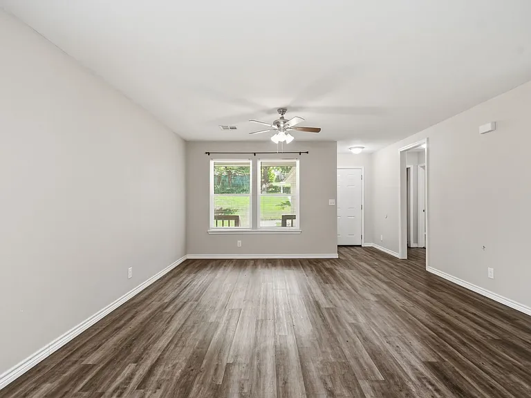 808 N Franklin Ave — Photo 4