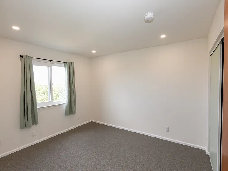 446 Niantic Ave — Photo 17