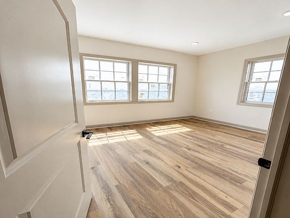 5th image of 701 Lake Ave #302