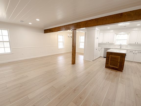 5th image of 107 Carey Ln