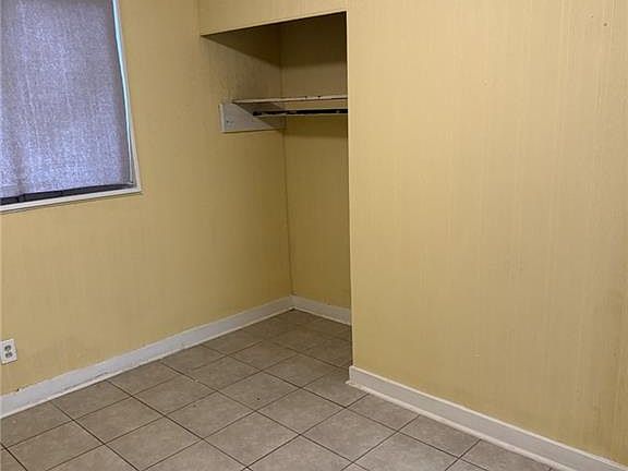2nd image of 407 Seabreeze Rd E