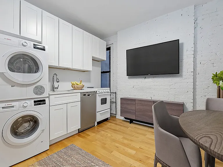 203 Spring St #12 — Photo 2