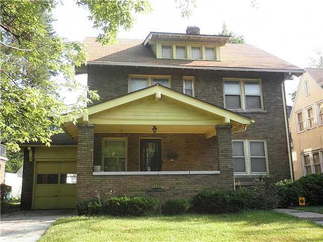 2nd image of 1940 Clarenden Dr