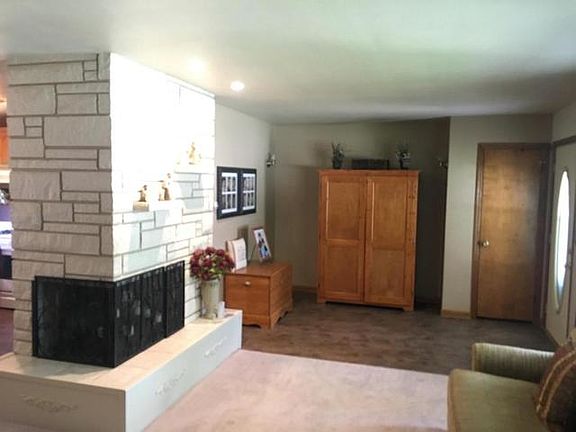 4th image of 232 Spencer Ct