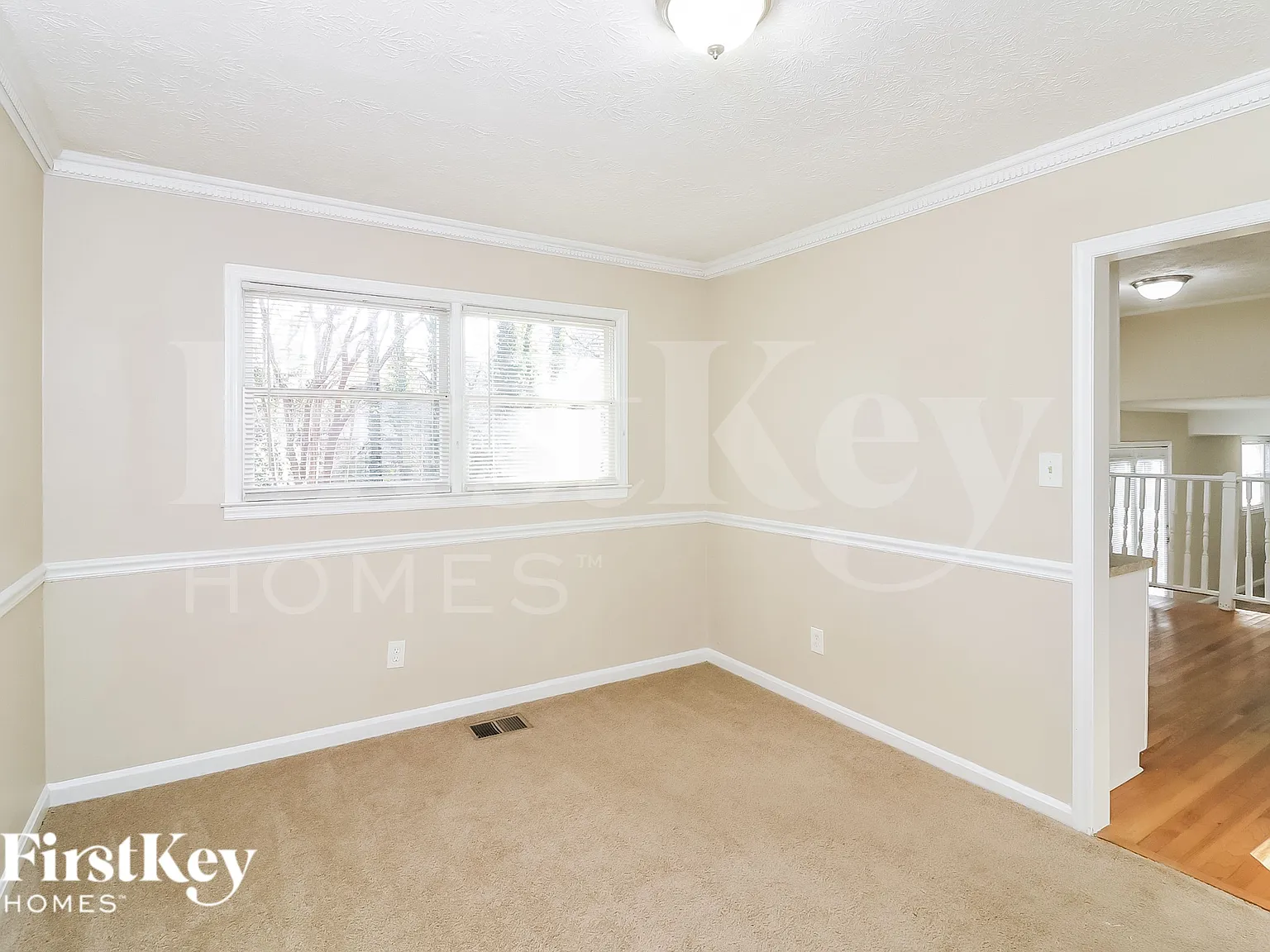 3 bed, 2.0 bath, 1406 sqft, $2,290 — Photo 3