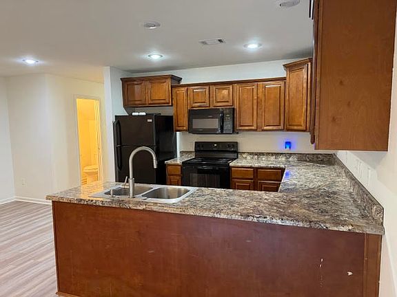 4th image of 2035 Tyler St #A