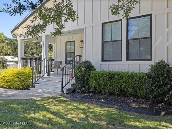 406 Russell Ave, Ocean Springs, MS 39564