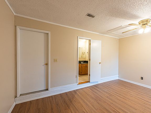 5th image of 130 E Lark Ln