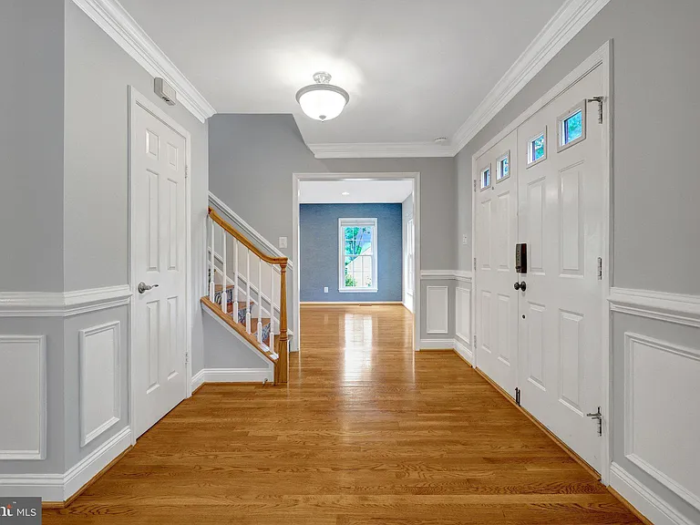 8995 Parliament Dr — Photo 7
