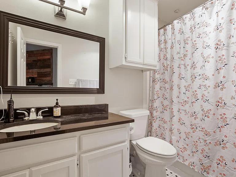 2810 Nueces St #101 — Photo 11