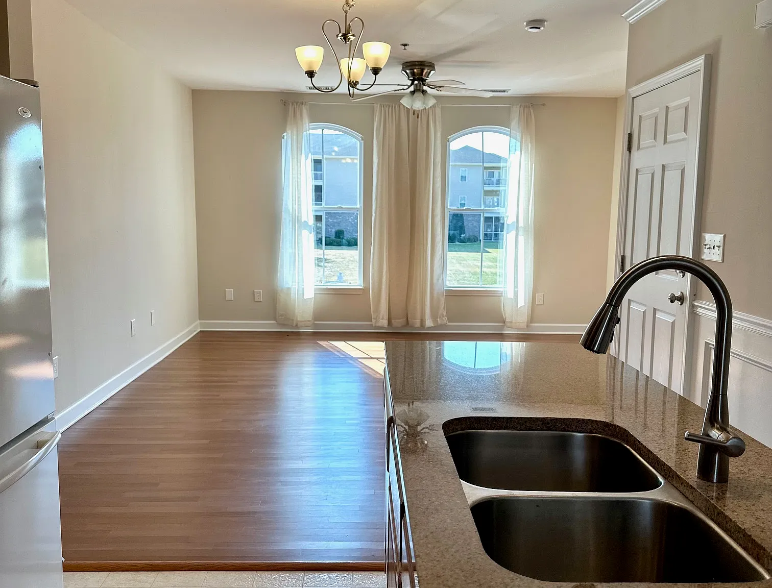 2 bed, 2.5 bath, 1184 sqft, $1,850 — Photo 4