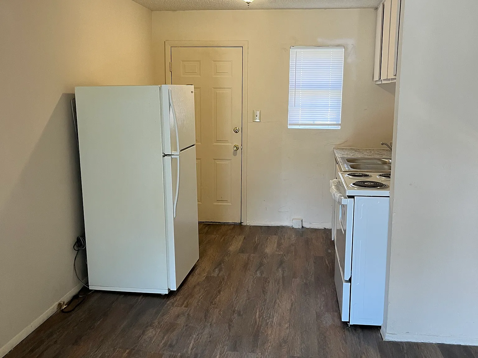 709 Hall St — Photo 2