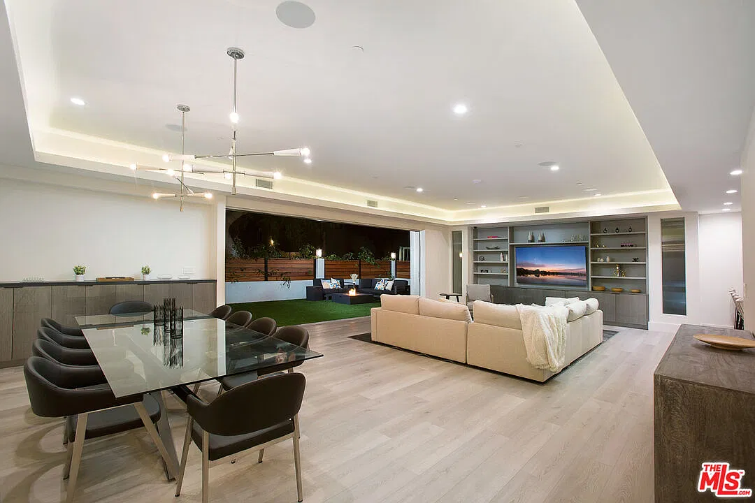 5 bed, 4.5 bath, 4300 sqft, $10,495 — Photo 3