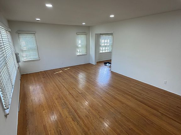 5th image of 440 W Stocker St APT E