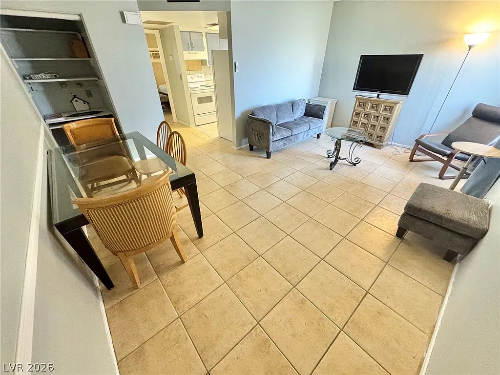 1 bed, 1.0 bath, 576 sqft, $1,900 — Photo 4