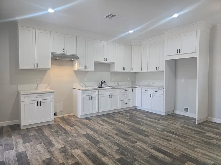 7727 McKinley Ave — Photo 9
