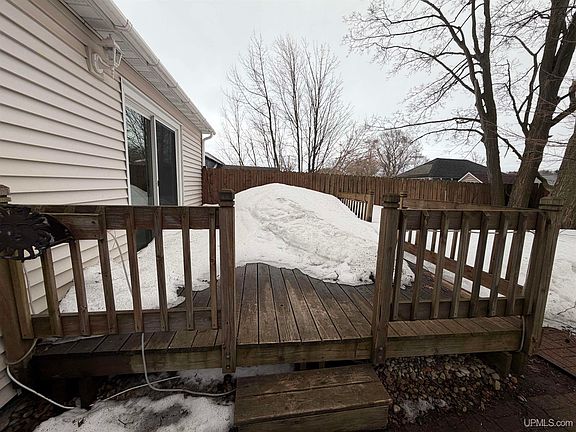 4th image of 217 Mesnard St