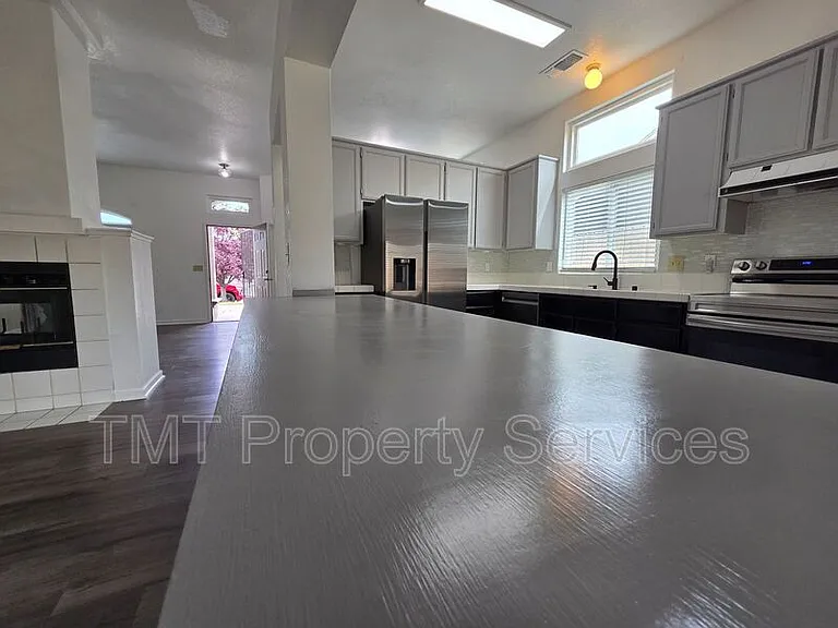 2234 Wall St — Photo 41