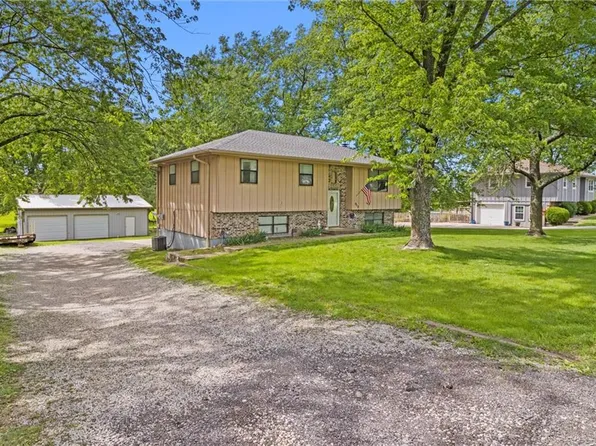 812 S 134th St, Bonner Springs, KS 66012