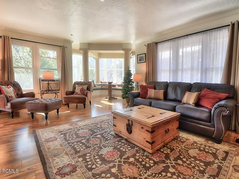 1402 Empire Ave #2A — Photo 2