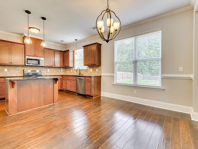 127 Radcliff Dr — Photo 11