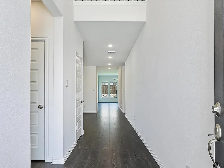 3011 Hobbs Ln — Photo 7