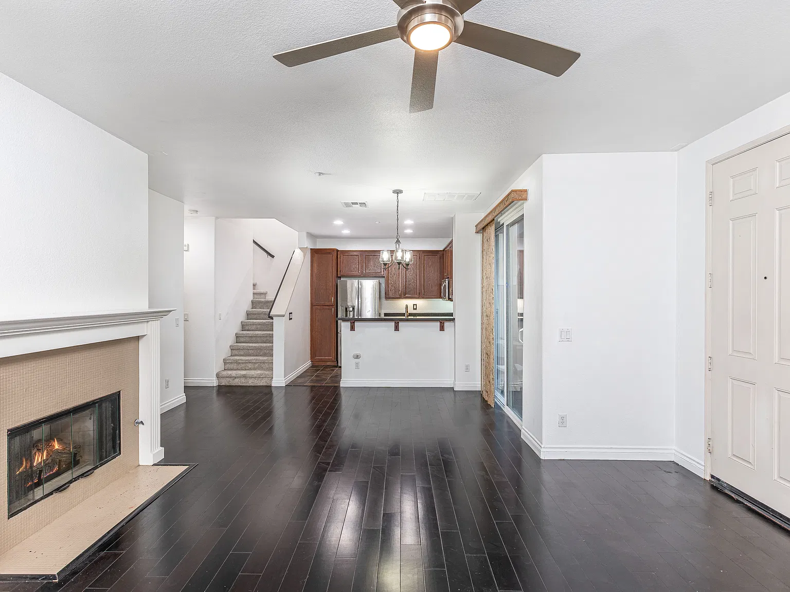 3 bed, 2.5 bath, 1586 sqft, $3,500 — Photo 4