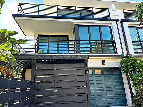 3rd image of 722 NE 15th Ave APT 2