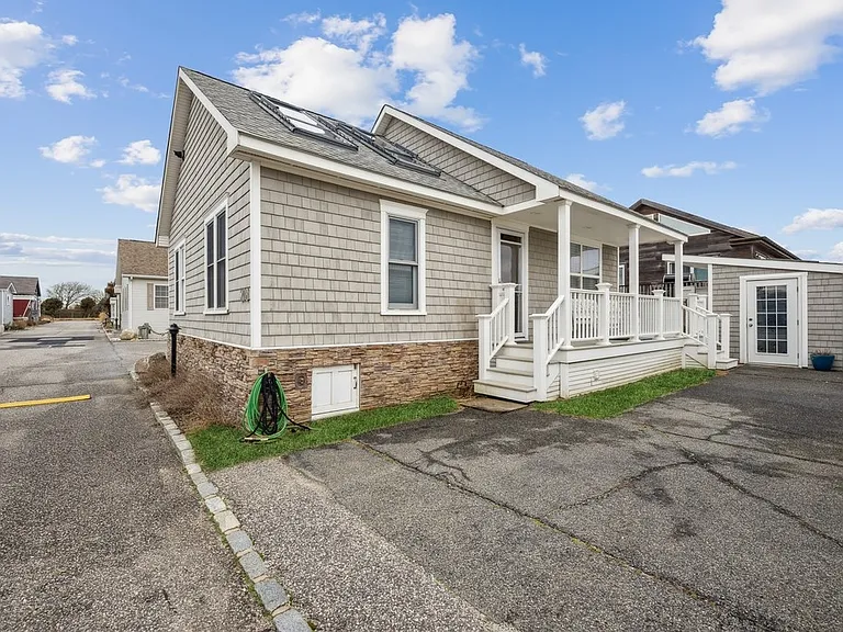 100 Deforest Rd #208 — Photo 2
