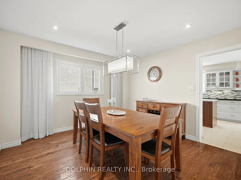 1090 Vanier Dr — Photo 15