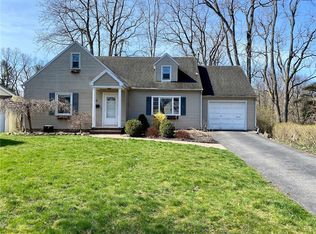 27 Farrell Ter, Rochester, NY 14617