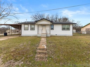 1514 W McAlester Ave, Sulphur, OK 73086