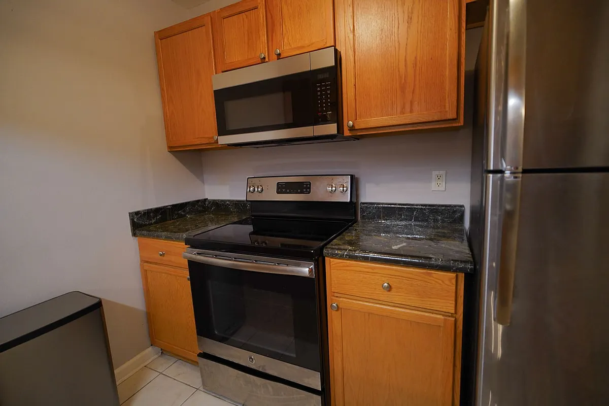 Building Photo - 2740 W Tharpe St #203
