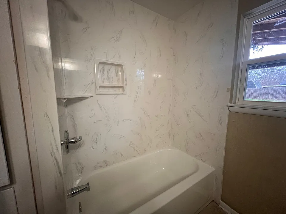 1221 W Tucker Blvd