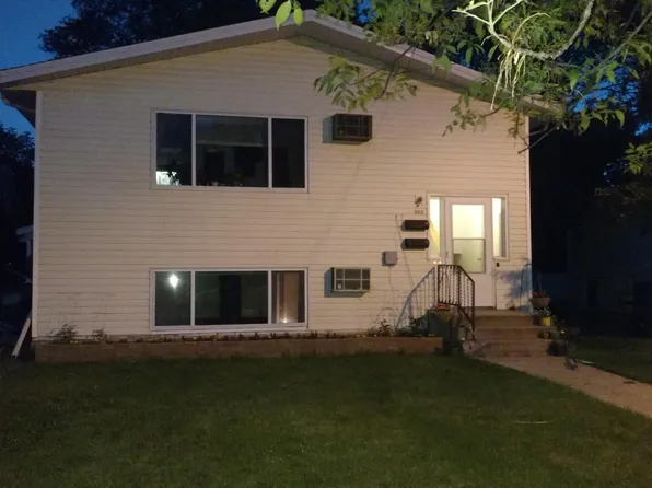 806 Oak St N, Fargo, ND 58102