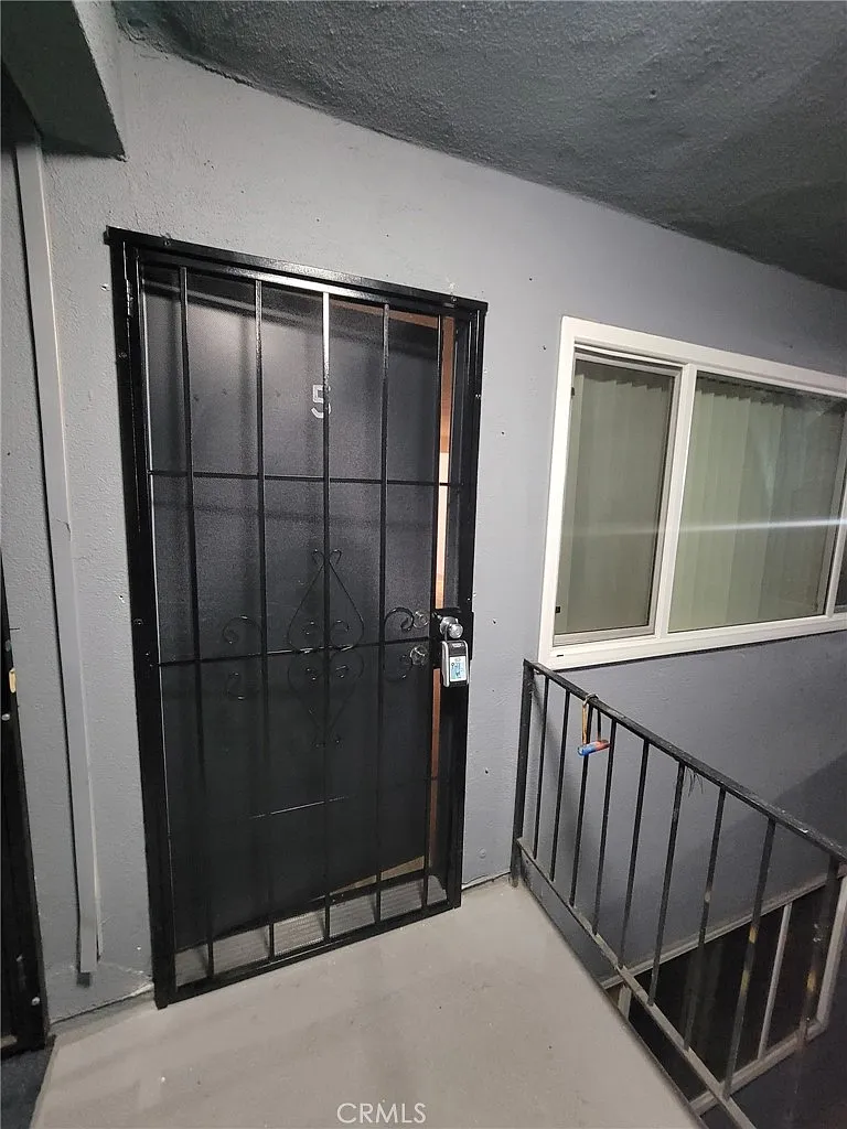 2 bed, 812 sqft, $2,200 — Photo 4