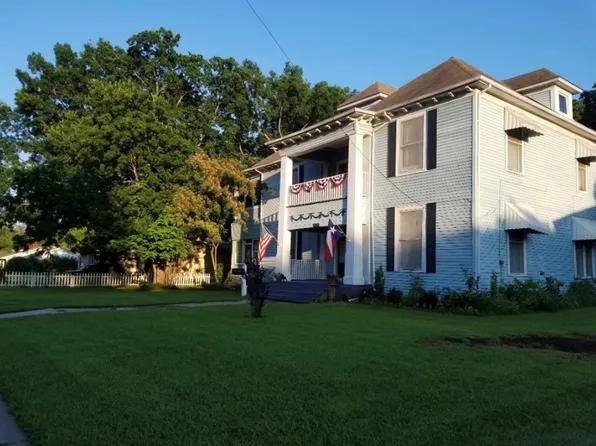 318 E 9th St, Bonham, TX 75418