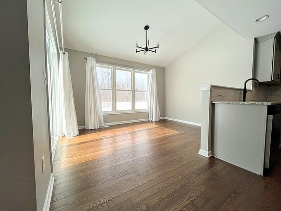 4th image of 140 Cherry Laurel Ln