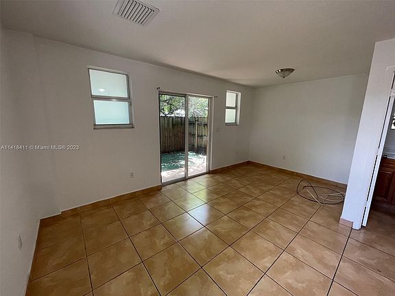 4th image of 725 NW 70th St Unit 4