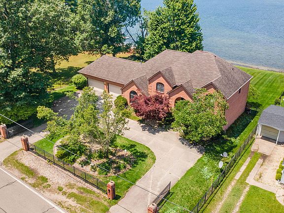 4th image of 2647 Lake Shore Dr