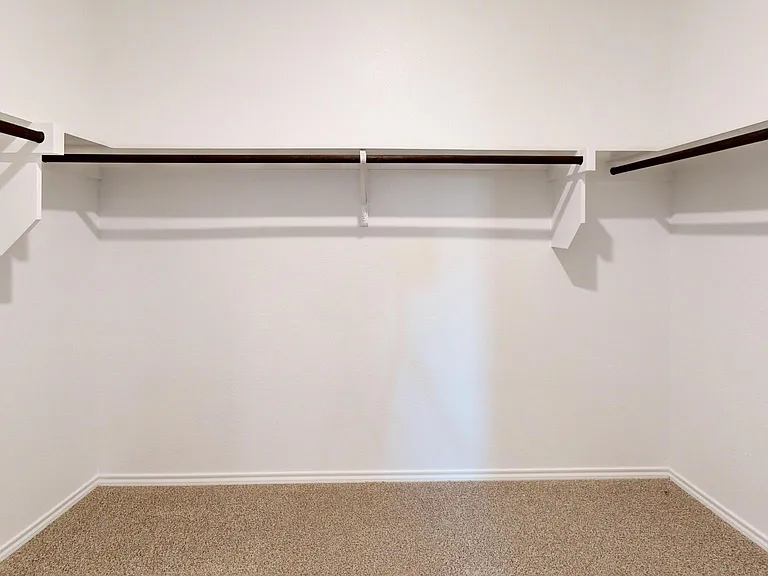 3941 Oak Creek Cir — Photo 10