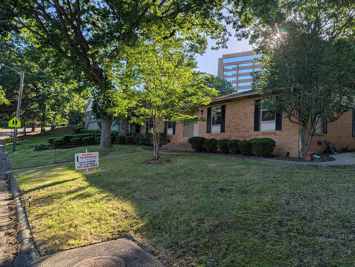 Building Photo - 401 N Plaza Dr