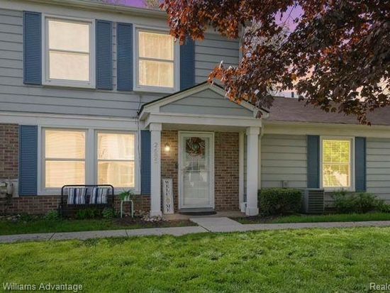 2685 Pineridge Ct, Lake Orion, MI 48360