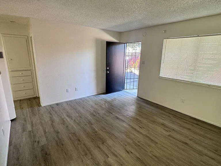 814 2nd St #2 — Photo 7
