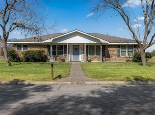 727 Partridge Ln N, Eagle Lake, TX 77434