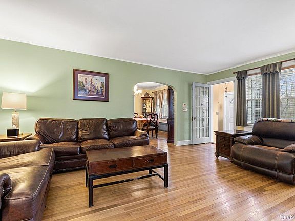 4th image of 306 Hutchinson Boulevard